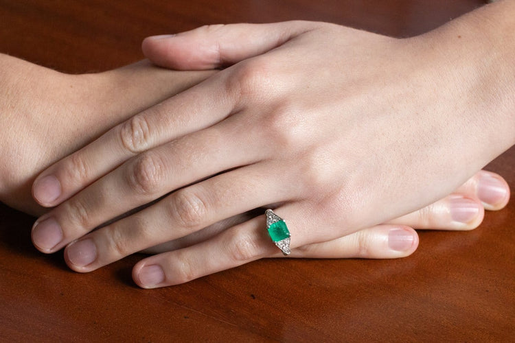 Bague 50 Bague en platine avec émeraude et diamants 58 Facettes 13449
