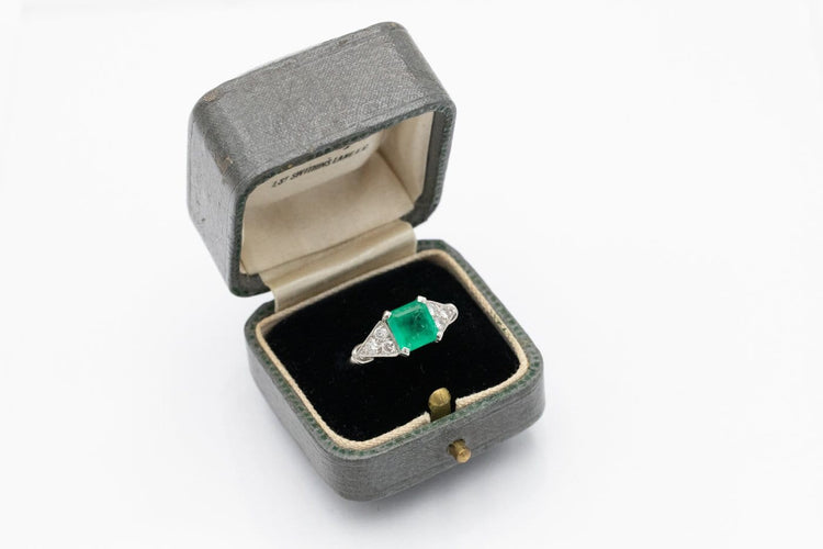 Bague 50 Bague en platine avec émeraude et diamants 58 Facettes 13449