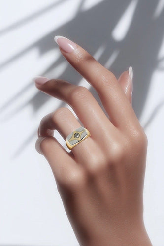53 Chevalière - Bague en or blanc et jaune avec diamant 58 Facettes A2090