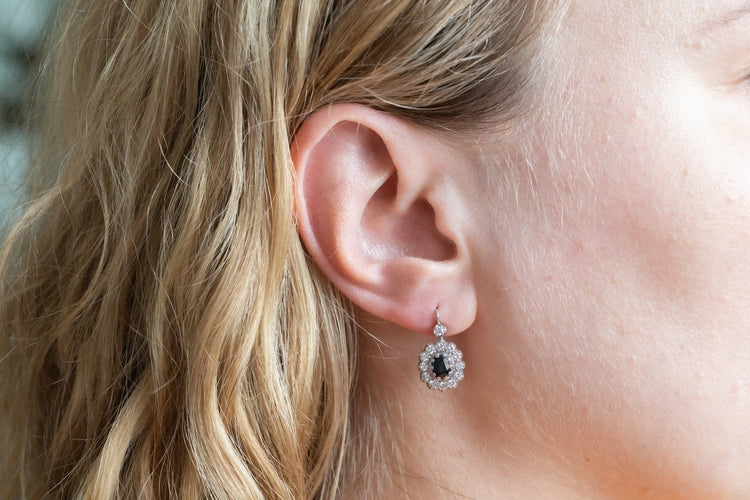 Boucles d'oreilles en or blanc avec saphirs et diamants 58 Facettes 13490