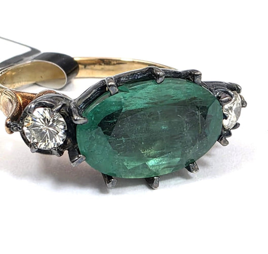 54 Bague en or jaune avec diamants et émeraude 58 Facettes 418/26 H