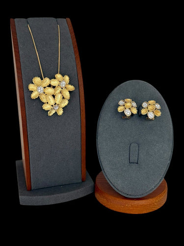 Ensemble boucles d'oreilles et pendentif-broche en or jaune, or blanc et diamants 58 Facettes PA1522