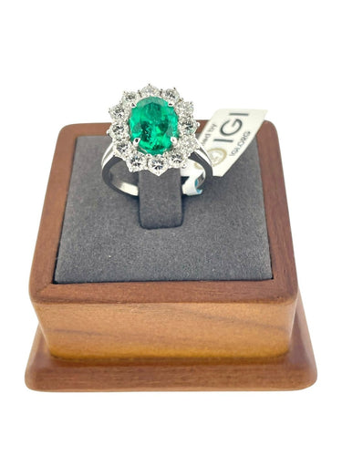 55 Bague Halo en or blanc avec émeraude et diamants 58 Facettes A2084
