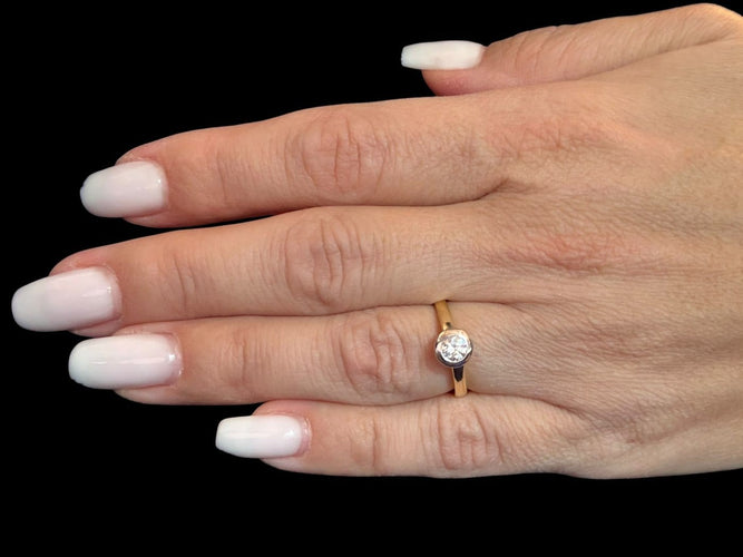 54 Bague solitaire HRD en or jaune et blanc avec diamant 58 Facettes A1909