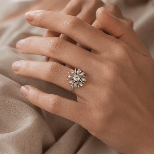 55 Bague marguerite en or blanc et diamants 58 Facettes 1.0001426/1
