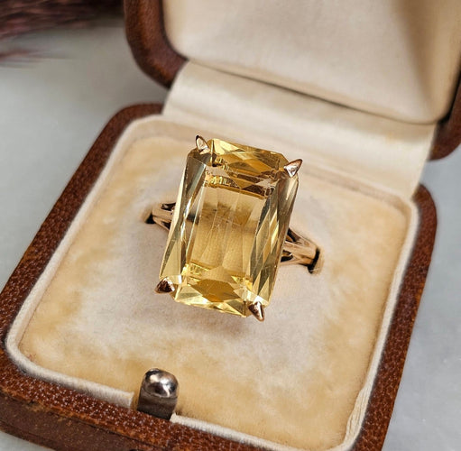 56.5 Bague cocktail vintage en or rose 18 carats et citrine 58 Facettes 681