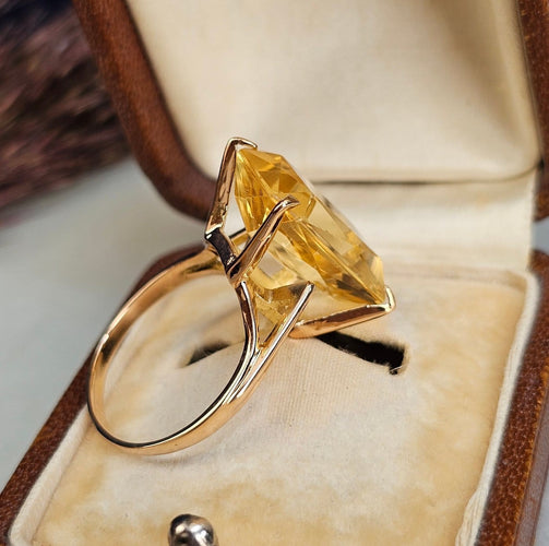 56.5 Bague cocktail vintage en or rose 18 carats et citrine 58 Facettes 681