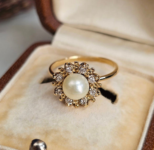 53 Bague en or jaune avec perle et diamants 58 Facettes 739