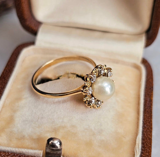 53 Bague en or jaune avec perle et diamants 58 Facettes 739