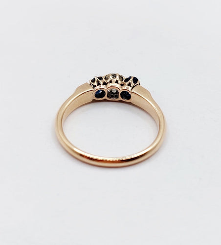 54.5 Bague antique en or rose 14K, diamant taille ancienne et saphirs 58 Facettes A07419
