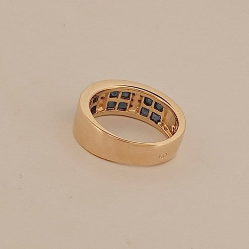 51 Bague en or jaune avec saphirs et diamants 58 Facettes 2779540