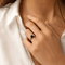 54 Bague en or jaune et blanc, saphir et diamants 58 Facettes 1.0001518/5