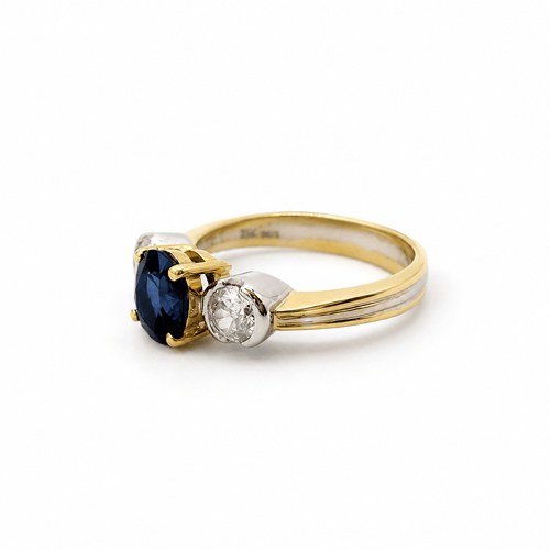 54 Bague en or jaune et blanc, saphir et diamants 58 Facettes 1.0001518/5