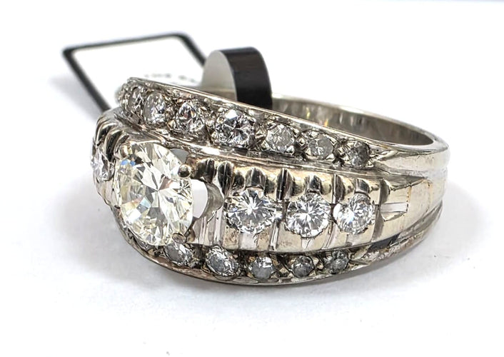 58 Bague en or blanc 18 ct et diamants 58 Facettes 773 D OC
