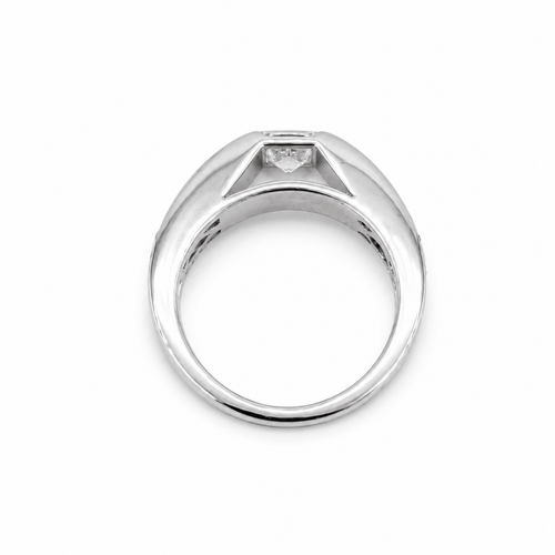 51 Bague en or blanc et diamants 1,20 carat 58 Facettes 1.0001572/1
