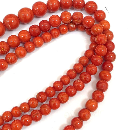 Collier trois rangs en corail avec fermoir en or jaune 18 kt 58 Facettes 221/26 H 114/26