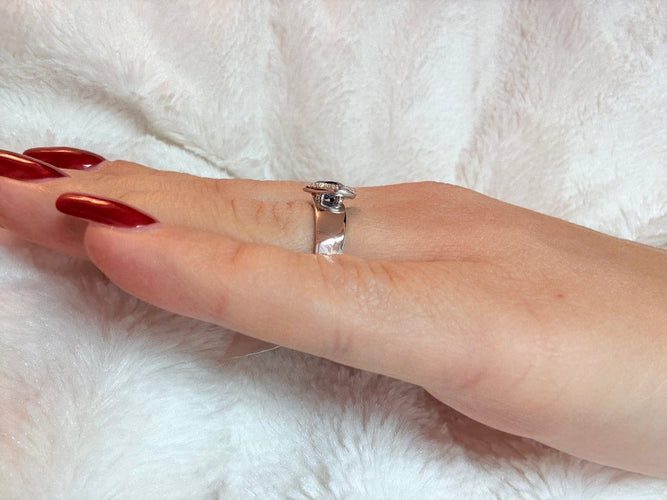 54 Bague cocktail IGI en or blanc avec saphir et diamants 58 Facettes A2092
