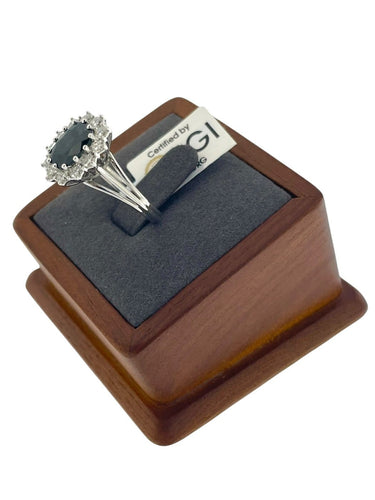56 Bague cocktail en or blanc avec saphir et diamants 58 Facettes A2091