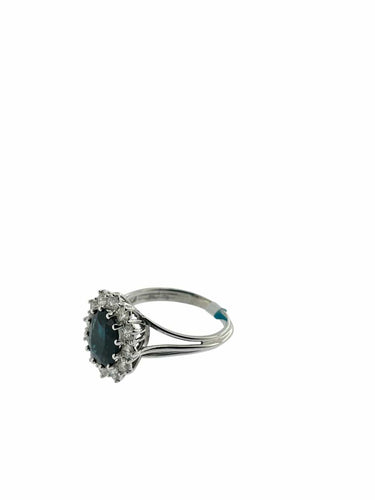 56 Bague cocktail en or blanc avec saphir et diamants 58 Facettes A2091