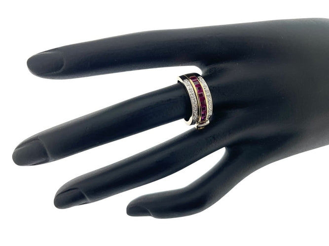 53 Guy Laroche - Bague ceinture en or jaune et blanc, diamants et rubis 58 Facettes A2095