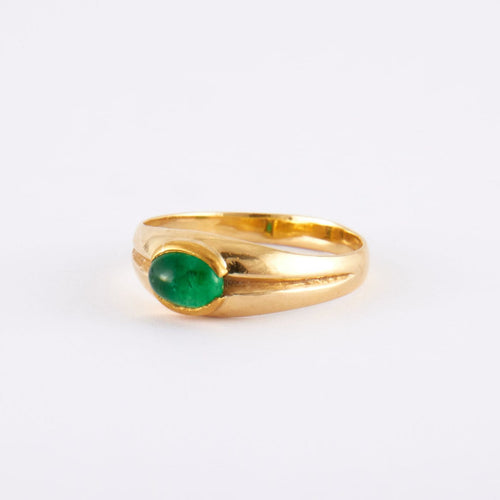 60 Bague jonc en or jaune et émeraude 58 Facettes Bague