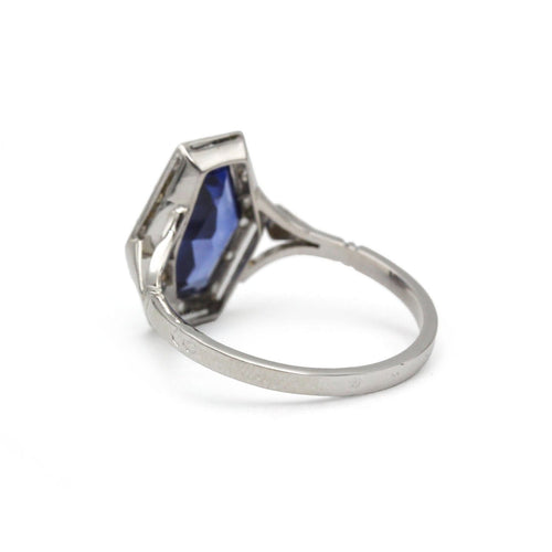 54 Art déco - Bague en or 750, diamants et saphir synthétique 58 Facettes SA051