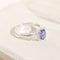 57 Bague entourage en or blanc 18K avec tanzanite et diamants 58 Facettes 3230-3
