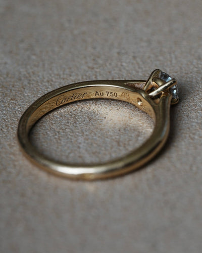48 Cartier 1895 - Bague solitaire en or jaune et diamant 58 Facettes Cartier YG