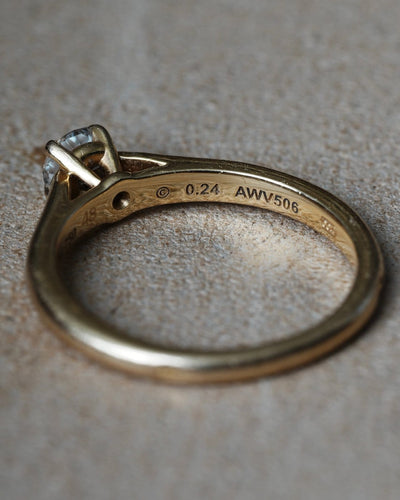 48 Cartier 1895 - Bague solitaire en or jaune et diamant 58 Facettes Cartier YG
