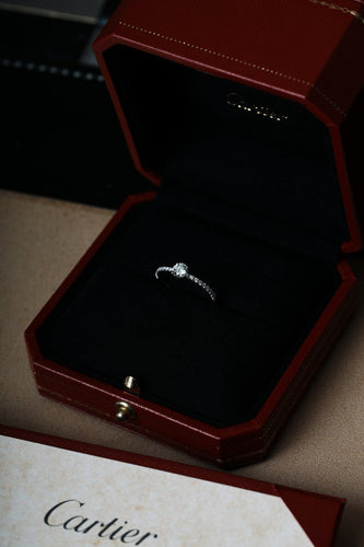49 Cartier Étincelle - Bague solitaire en platine et diamants 58 Facettes Cartier 0.31
