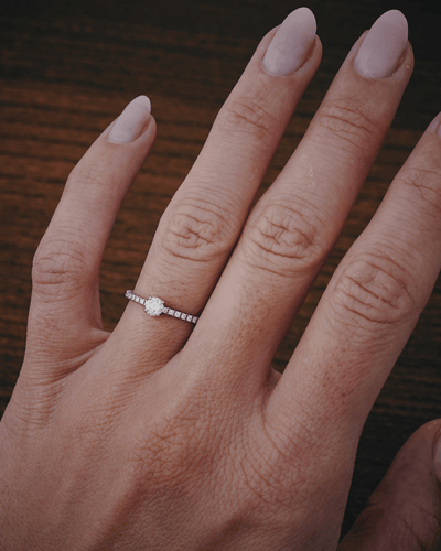 48 Cartier Étincelle - Bague solitaire en platine et diamants 58 Facettes Cartier 025