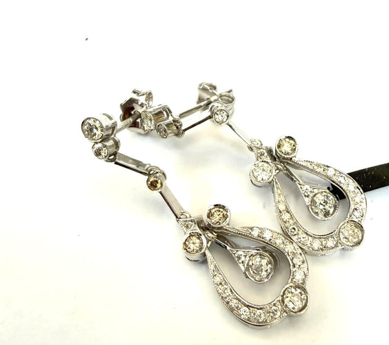 Boucles d'oreilles en or blanc et diamants 58 Facettes 296/26 H