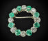 Broche cercle en or blanc, diamants et émeraudes naturelles 58 Facettes broche 1