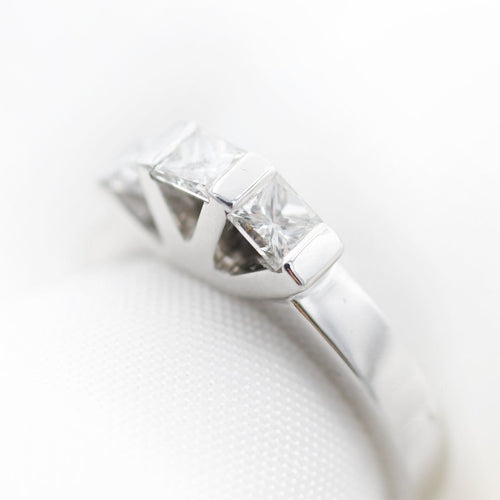 53 Davite & Delucchi - Bague Trilogy en or blanc et diamants 58 Facettes 314T20_M