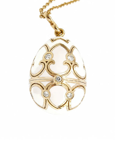 Fabergé - Collier médaillon en or blanc et jaune avec diamants 58 Facettes FAB123