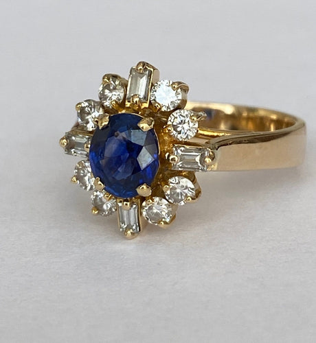 50 Bague en or jaune 18K avec saphir et diamants 58 Facettes ring