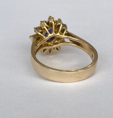 50 Bague en or jaune 18K avec saphir et diamants 58 Facettes ring