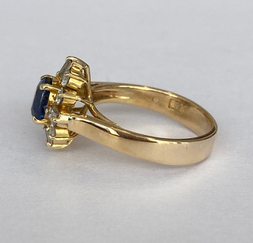 50 Bague en or jaune 18K avec saphir et diamants 58 Facettes ring