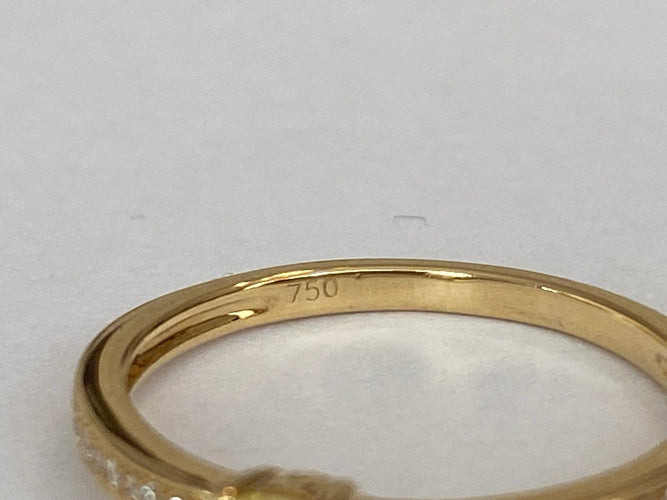 54 Bague solitaire en or jaune 18K, diamant Fancy Intense Yellow et diamants 58 Facettes ring