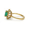 51 Bague marguerite en or jaune, émeraude et diamants 58 Facettes 260189R