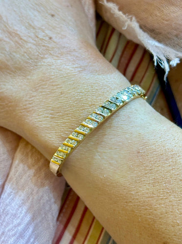 Bracelet jonc ouvrant en or jaune 18 carats et diamants 58 Facettes 90939
