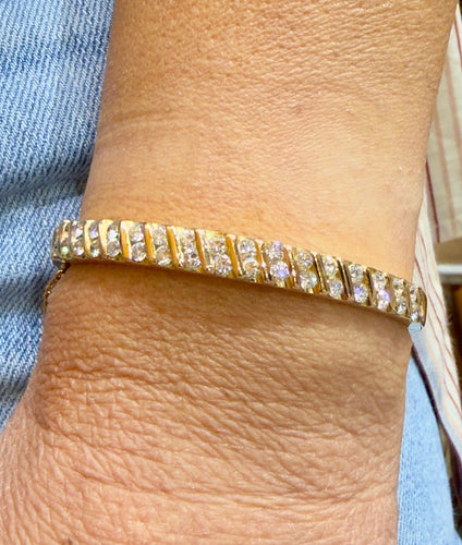 Bracelet jonc ouvrant en or jaune 18 carats et diamants 58 Facettes 90939