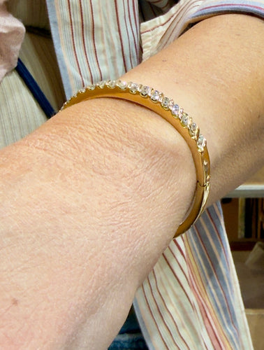 Bracelet jonc ouvrant en or jaune 18 carats et diamants 58 Facettes 90939