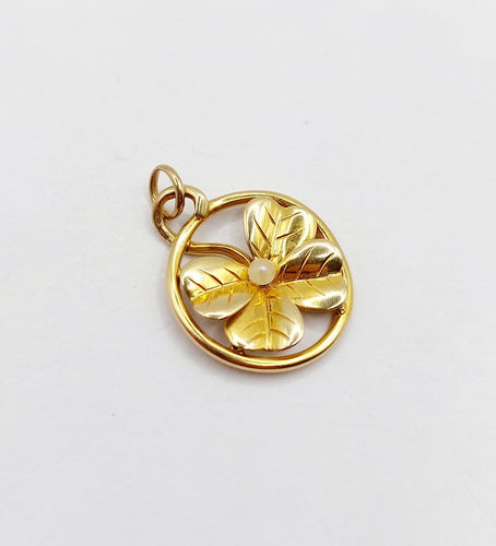 Pendentif Art nouveau en or 18k, trèfle et perle 58 Facettes A07583