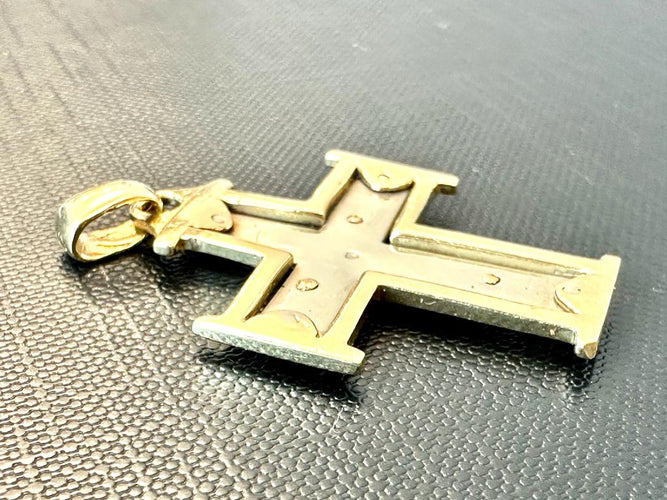 Crucifix portugais ancien en or jaune et blanc 19 carats 58 Facettes P1641D