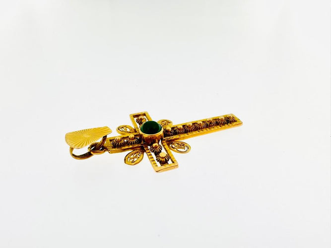 Croix portugaise Art déco - Pendentif en or jaune et émeraude 58 Facettes P1622D