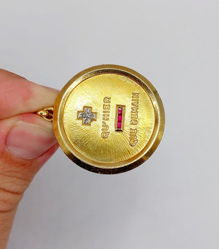 Augis - Pendentif médaille d'amour en or 18k, diamants et rubis 58 Facettes A07584