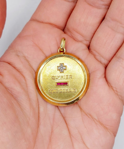 Augis - Pendentif médaille d'amour en or 18k, diamants et rubis 58 Facettes A07584