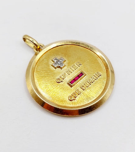 Augis - Pendentif médaille d'amour en or 18k, diamants et rubis 58 Facettes A07584