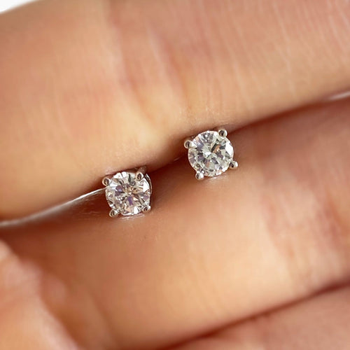 Embrace - Boucles d'oreilles solitaires en or blanc 18K et diamants 58 Facettes Earrings-002